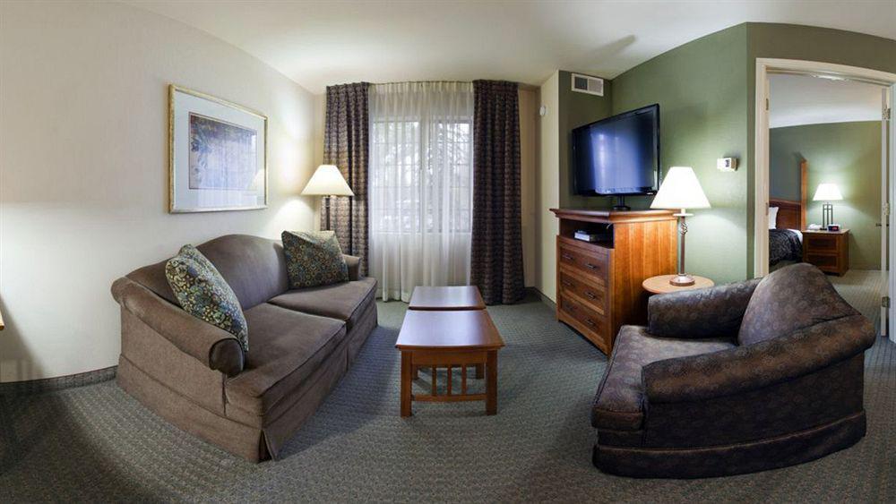 Homewood Suites By Hilton Portland Airport Екстер'єр фото